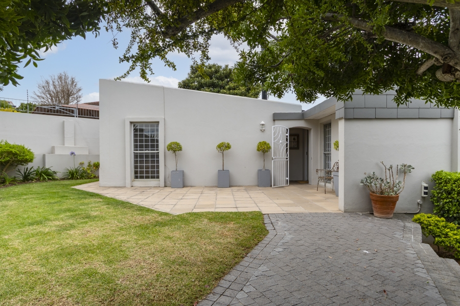 To Let 4 Bedroom Property for Rent in Heldervue Western Cape